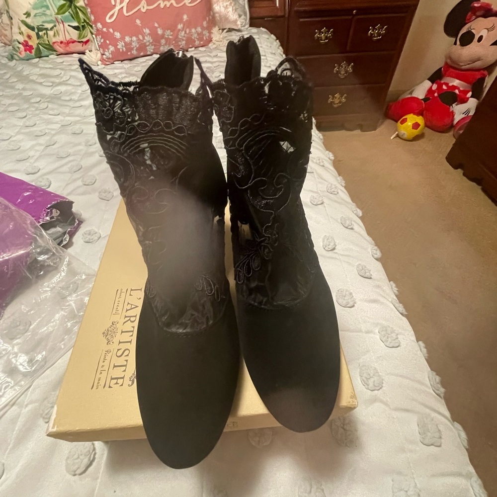 Shoes - Picture 6 of 16